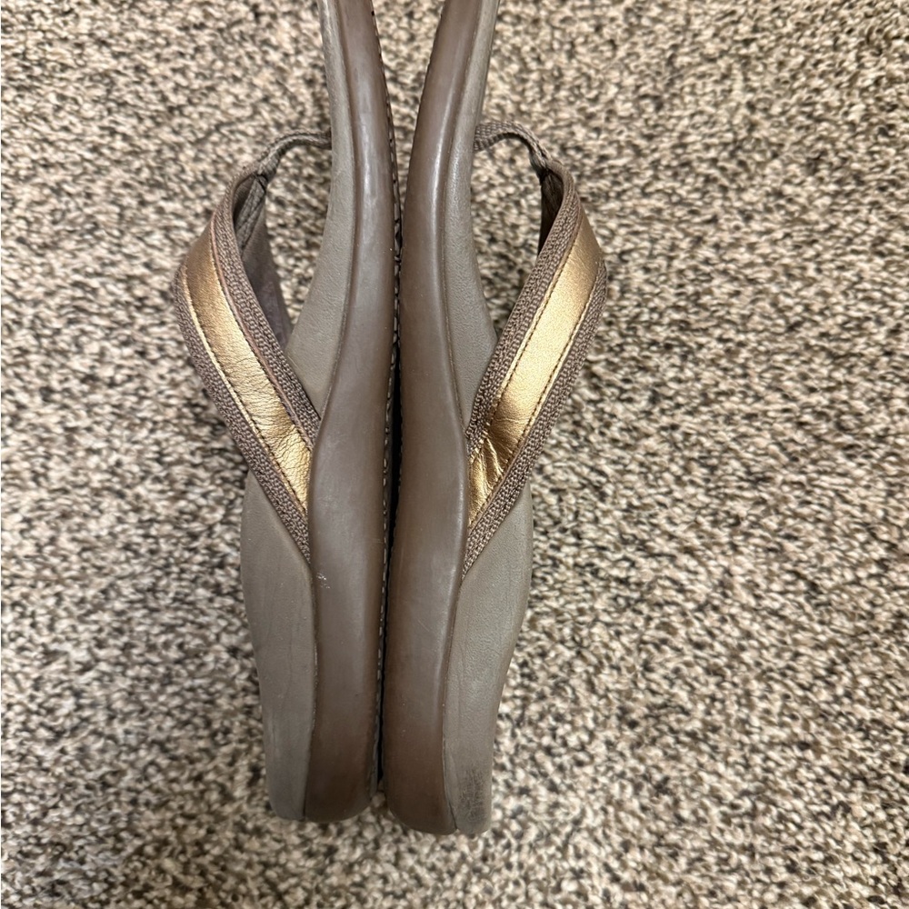 Vionic Tide II Toe Post Sandals Women’s Size 7 Thong Gold Tone Straps Thong - Picture 4 of 8